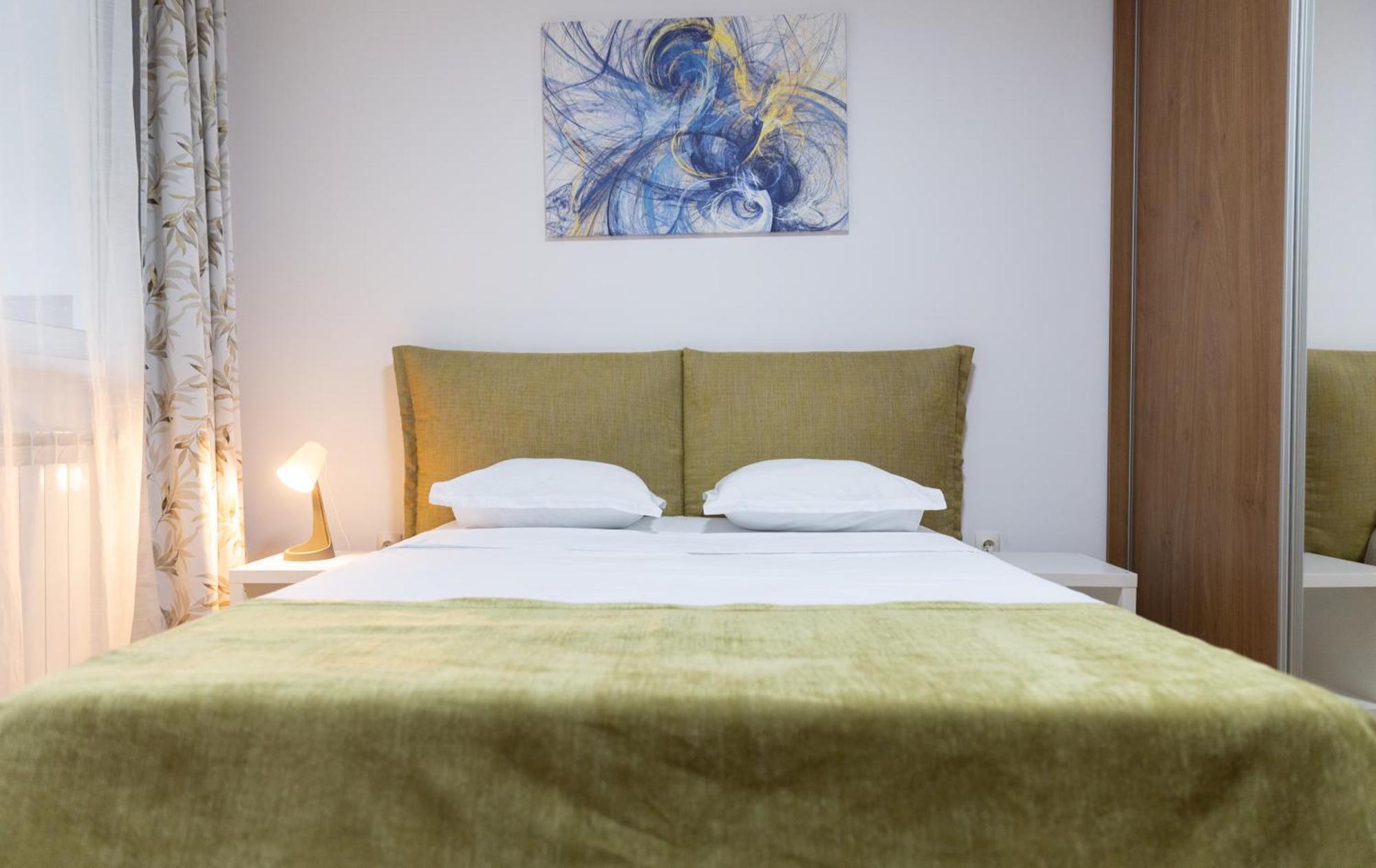 Old Town Central Oasis - Secured Parking Nearby - Self Check In - Metro Station At 1Min Bucureşti Ngoại thất bức ảnh